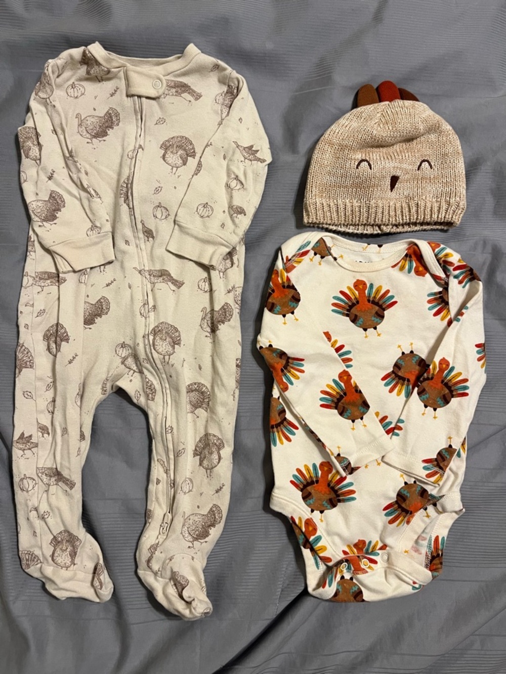 Bundle of Baby Thanksgiving clothing, size 9 month.